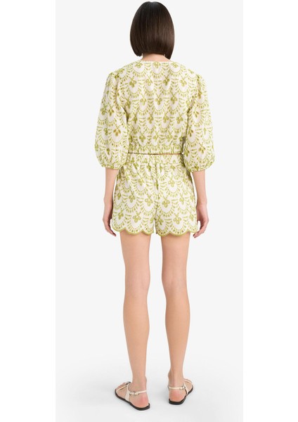 Desenli Nakışlı Brode Plaj Şortu-Fall in Love C6173AX25SM indirimleri