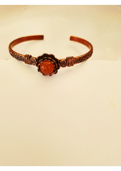 Kadim Çiçek Desenli Bakır Bileklik, Akik Taşlı, El Yapımı, Şık ve Zarif Tasarım