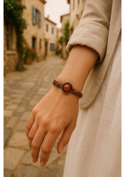 Kadim Çiçek Desenli Bakır Bileklik, Akik Taşlı, El Yapımı, Şık ve Zarif Tasarım fiyatları