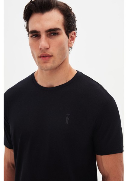 Slim Fit Siyah Düz Kabartma Baskılı T-Shirt fırsatları