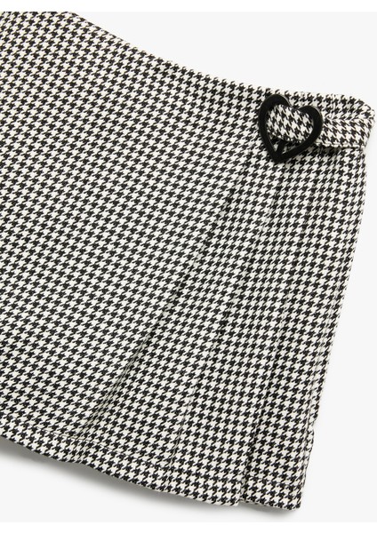 Viskon Karışımlı Kalp Toka Detaylı Pileli Şort Etek modelleri