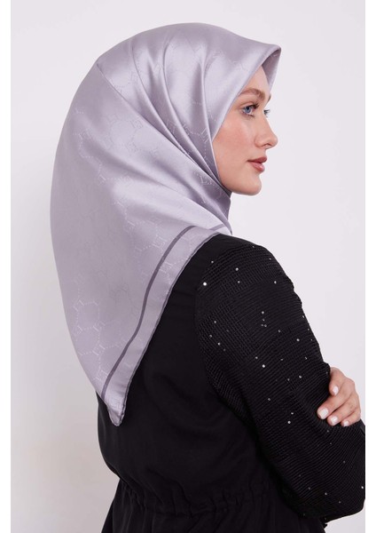 Gümüş Petek Desen Monogram Ipek Eşarp