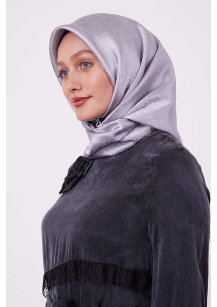 Gümüş Baklava Desen Monogram Ipek Eşarp fiyatları