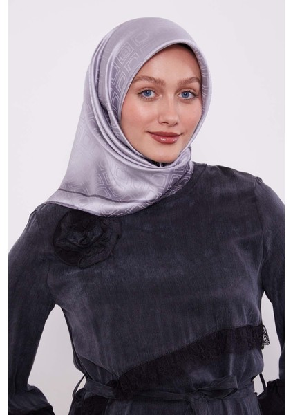 Gümüş Baklava Desen Monogram Ipek Eşarp modelleri