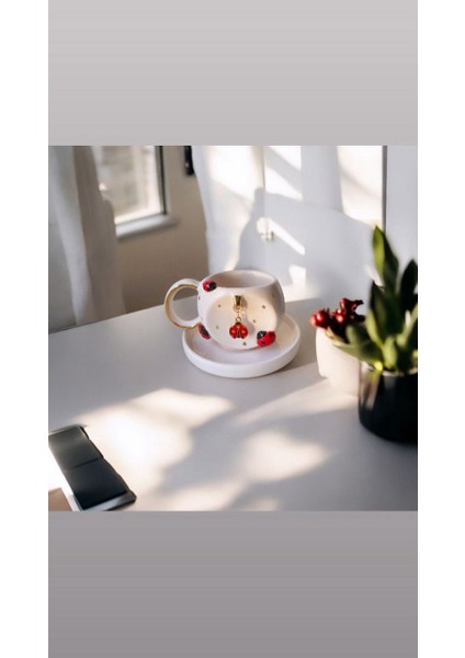 El Yapımı Uğur Böcekli Seramik Fincan