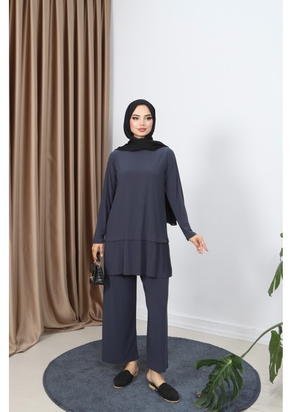 Tuniği Piliseli Pantolonlu Takım