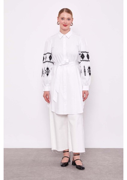 Ekru Kolları Desenli Yırtmaç Detaylı Tunik