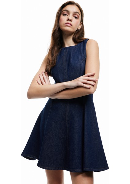 Pamuklu Kolsuz Bisiklet Yaka Mini Denim Elbise