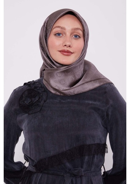 K.vizon Baklava Desen Monogram Ipek Eşarp modelleri