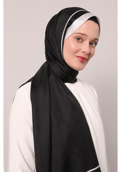 Siyah Şerit Detay Monogram Ipek Şal