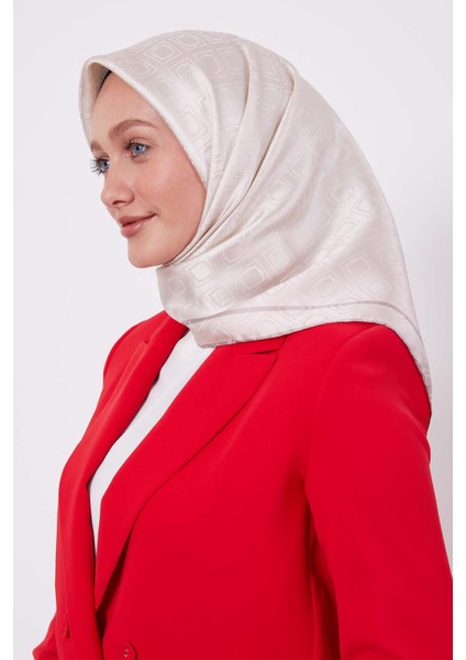 Ekru Baklava Desen Monogram Ipek Eşarp