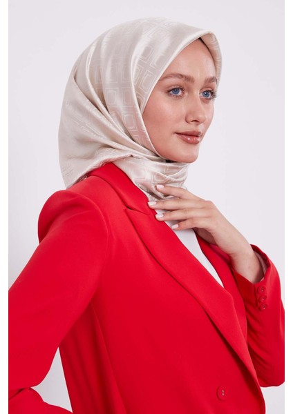 Ekru Baklava Desen Monogram Ipek Eşarp fiyatları