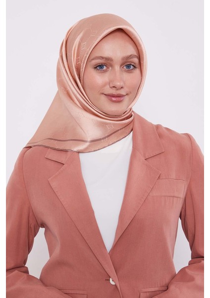Somon Petek Desen Monogram Ipek Eşarp modelleri