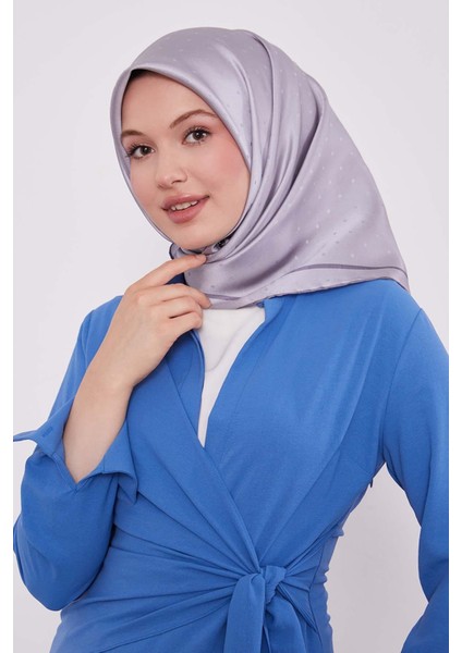 Gümüş Benek Desen Monogram Ipek Eşarp fiyatları