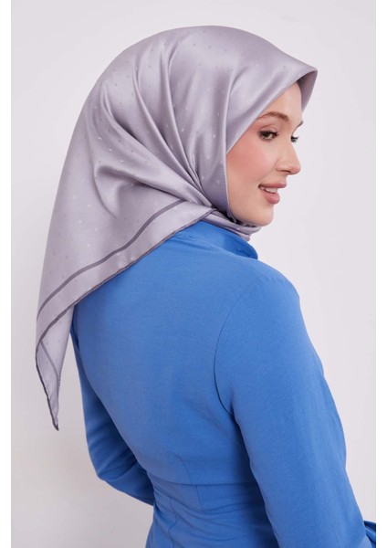 Gümüş Benek Desen Monogram Ipek Eşarp modelleri