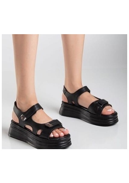 Bernishoes Saide Siyah Cilt Cırt Cırtlı Sandalet fırsatları