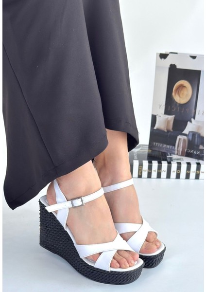 Bernishoes Minna Beyaz Cilt Dolgu Topuk Sandalet modelleri