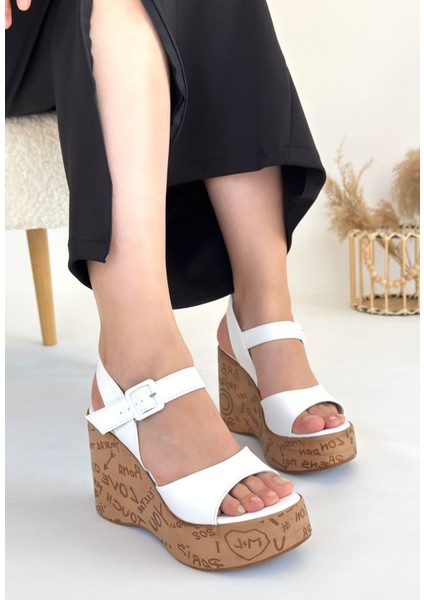 Bernishoes Riboy Beyaz Cilt Dolgu Topuk Sandalet