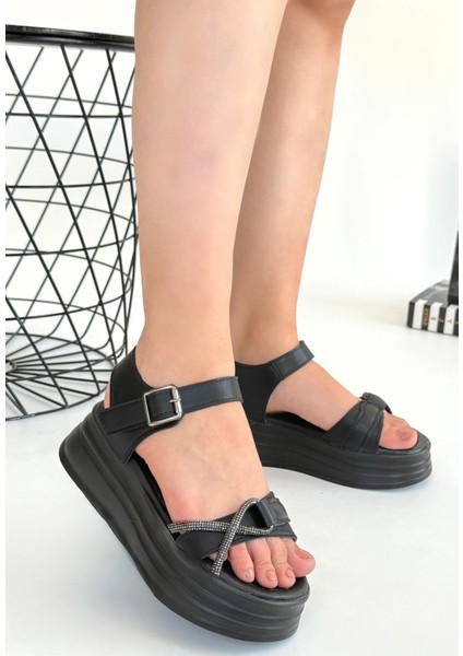 Bernishoes Luno Siyah Cilt Kemerli Sandalet