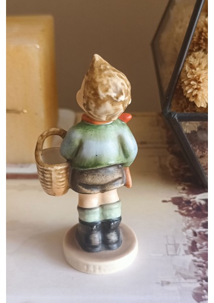 Nurantik Vintage Hummel Tarzı Sepetli Porselen Köylü Çocuk Biblosu 9 cm fiyatları