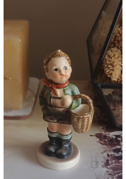 Nurantik Vintage Hummel Tarzı Sepetli Porselen Köylü Çocuk Biblosu 9 cm fırsatları