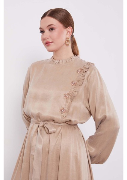 Krem Çiçek Taş Detaylı Cupra Elbise fırsatları