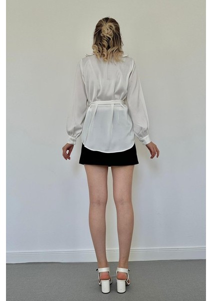 Beyaz Yakası Fırfırlı Kuşaklı Saten Gömlek fırsatları