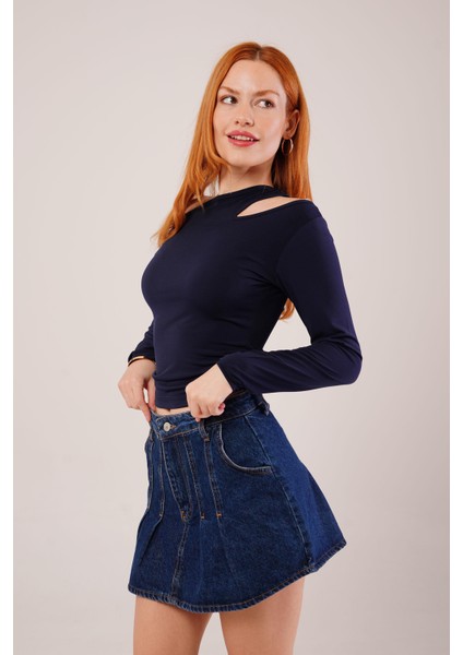 Omuz Dekolte Detaylı Lacivert Bluz fırsatları