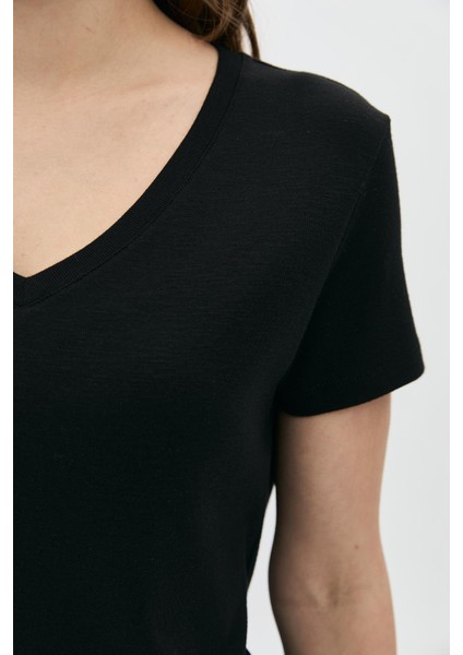 Basic Modal V Yaka T-Shirt fırsatları