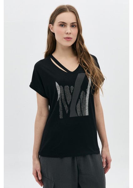 Yaka Detaylı Bsn'li Taşlı T-Shirt fiyatları
