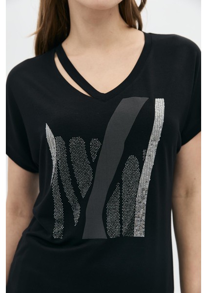 Yaka Detaylı Bsn'li Taşlı T-Shirt fırsatları