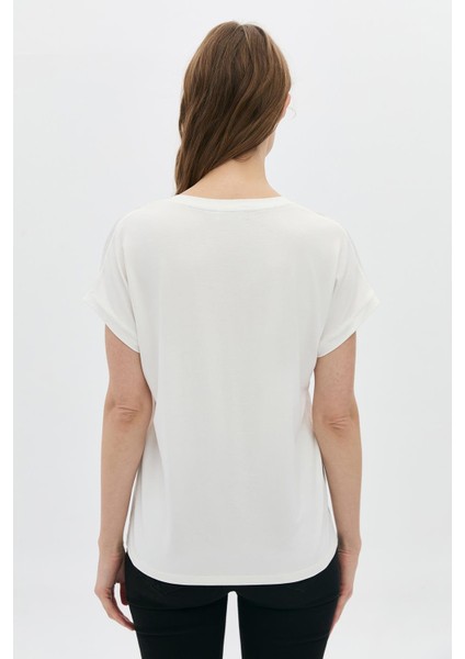 Dijital Baskılı Nakışlı V Yaka T-Shirt indirimleri