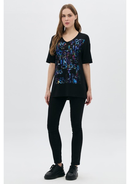 Payet Garnili Baskılı Yırtmaç Detaylı T-Shirt