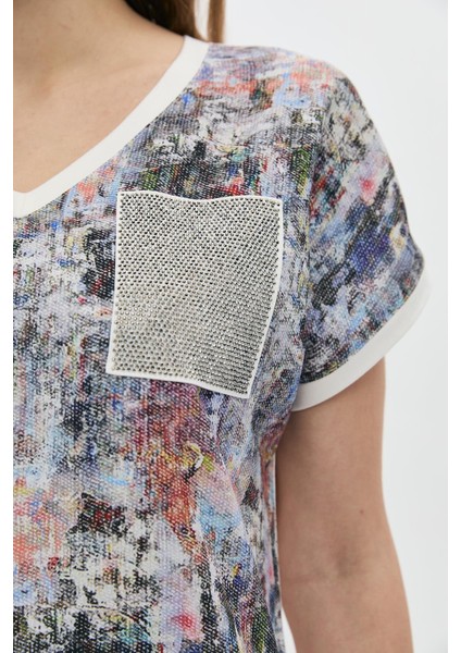 Dijital Baskılı V Yaka Çok Renk T-Shirt indirimleri