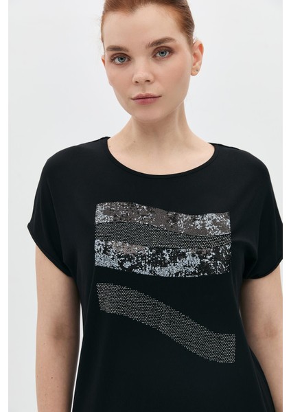 Sırt Detaylı Payet Üzeri Baskılı Taşlı T-Shirt modelleri