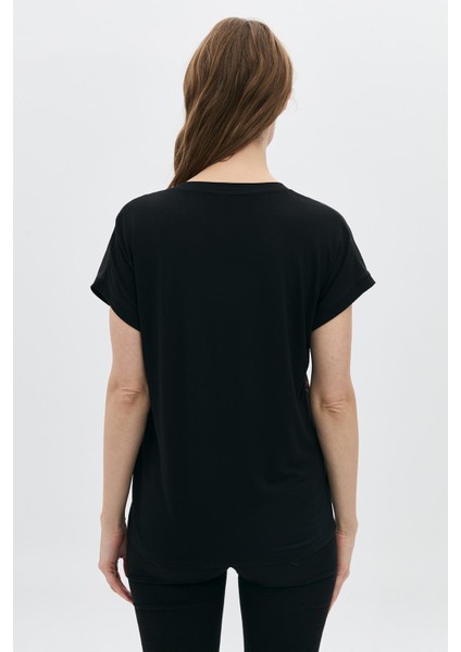 Dijital Baskılı Nakışlı V Yaka T-Shirt indirimleri