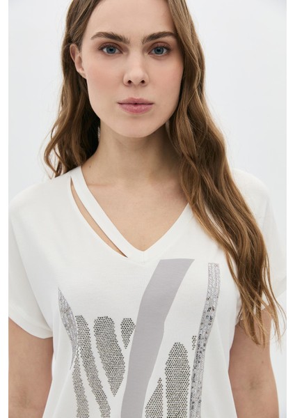 Yaka Detaylı Bsn'li Taşlı T-Shirt fiyatları