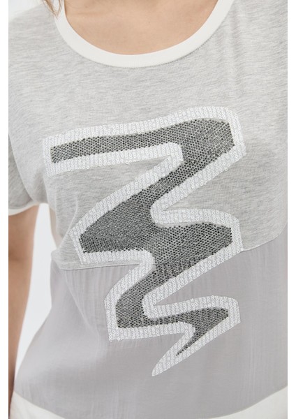 Parçalı Bsn ve Taşlı T-Shirt fırsatları