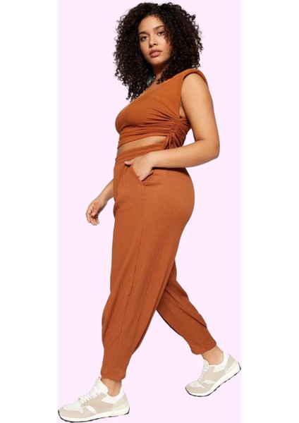 Kadın Büyük Beden Havuç Pantolon Yüksek Bel Regular Boy Düz Desen Yaz Aylarının Vazgeçilmezi