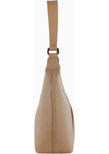 Bugattı Mila Kum Rengi Omuz Çantası Hafif, Şık ve Günlük Kullanıma Uygun Fonksiyonel Tasarım fiyatları