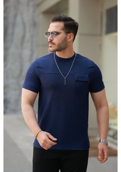 Erkek Cepli Kolyeli Kısa Kollu Örme Kumaş Tişört