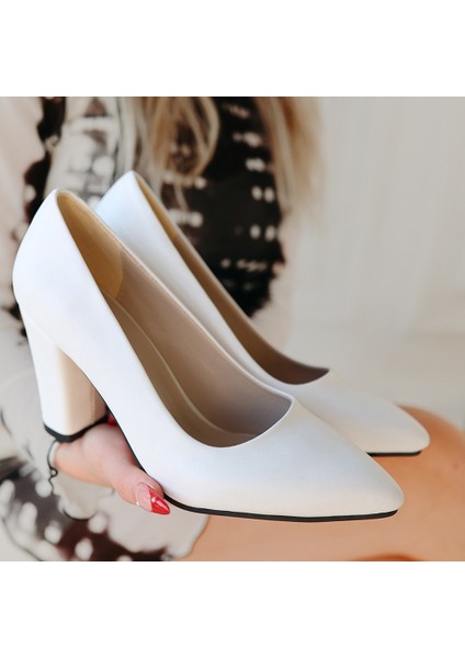 Bernishoes Giort Beyaz Cilt Topuklu Ayakkabı fırsatları
