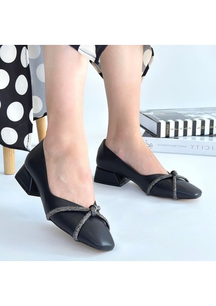 Bernishoes Pety Siyah Cilt Topuklu Ayakkabı fırsatları