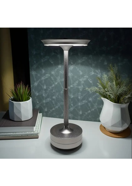 Şık Model Gri Gümüş Ince Tasarım Güçlü Işık Düz Model 3 Renk Işık Şarjlı Dokunmatik Masa Lambası Işık Şiddeti Ayarlanabilir fiyatları