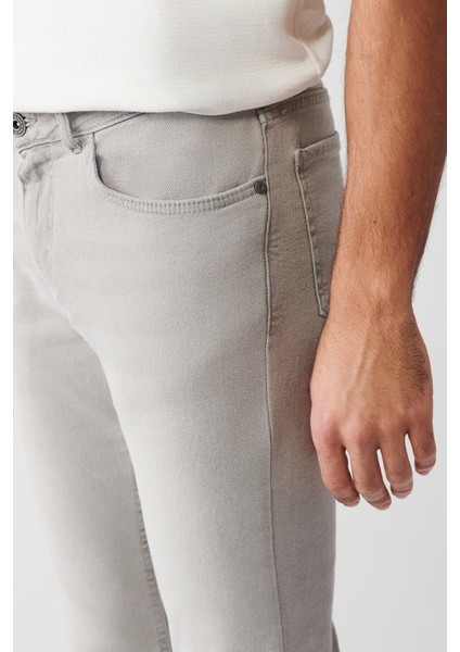 Erkek Açık Gri Berlin Eskitme Yıkamalı Esnek Slim Fit Dar Kesim Jean Pantolon E003512