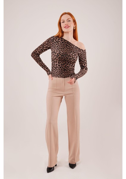 Düşük Omuz Detaylı Leopar Desen Bluz modelleri