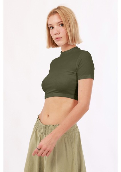 Kadın Kısa Kol Crop modelleri