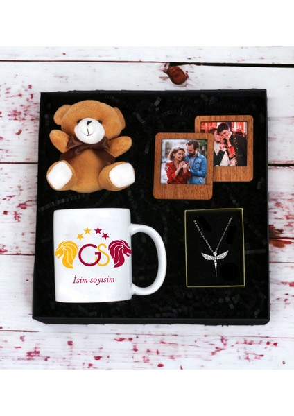 Kişiye Özel Sarı Kırmızı Taraftar Tasarım ve Isim Soyisim Tasarımlı Kupa Bardak Ayıcık Anahtarlı Ahşap Çerçeve ve Melek Kolye Set