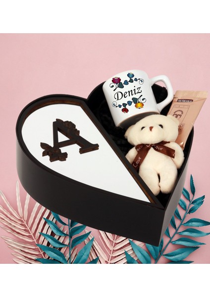 Kişiye Özel Baş Harf Tasarımlı Kalp Kutu ve Peluş Ayıcık Anahtarlık ve Isim Tasarımlı Türk Kahvesi Fincan