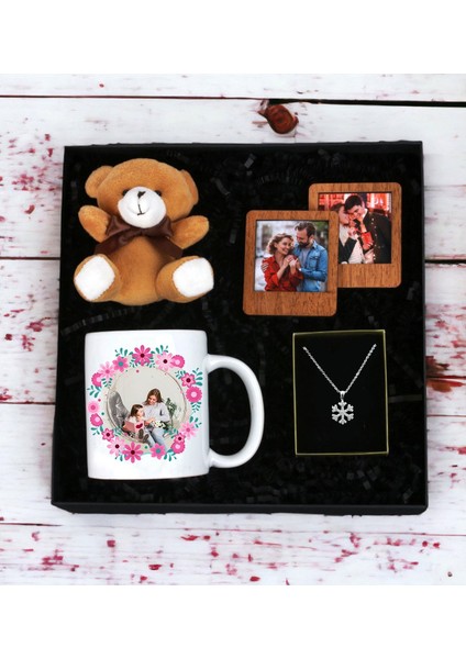 Kişiye Özel Canım Annem Fotoraf Resimli Tasarımlı Kupa Bardak Peluş Ayıcık Anahtarlı Ahşap Çerçeve ve Kartanesi Kolye Seti